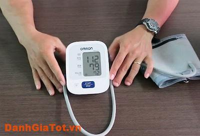 máy đo huyết áp omron 1