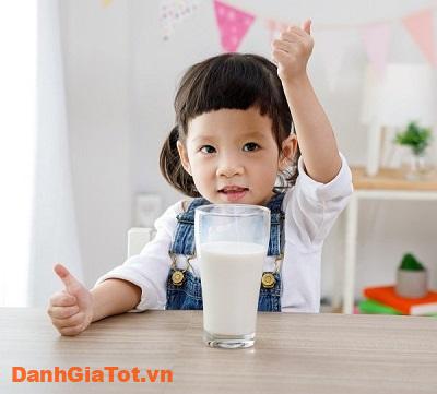 sữa tươi cho bé 1 tuổi 8