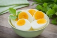 1 quả trứng gà bao nhiêu calo? Ăn trứng gà nhiều có tốt không?