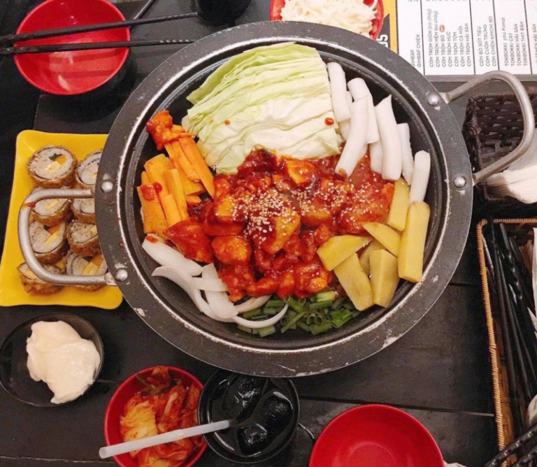 Top 8 Quán buffet tokbokki Hà Nội ngon, bổ, rẻ chuẩn vị Hàn