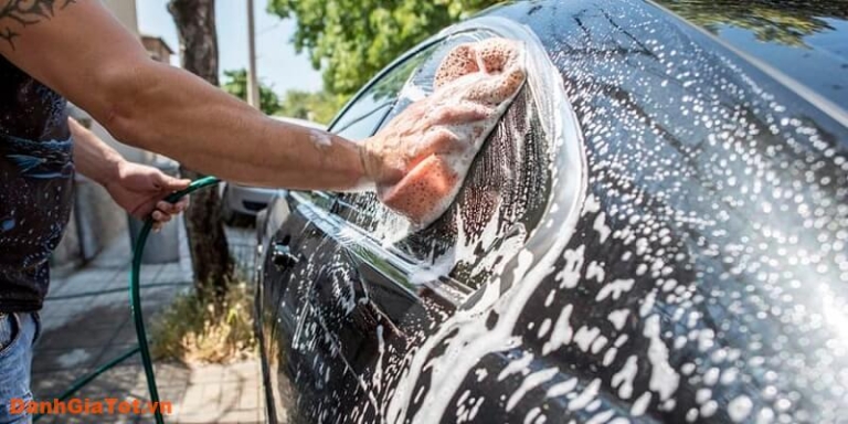 Top 5 nước rửa kính ô tô loại nào tốt nên mua nhất hiện nay